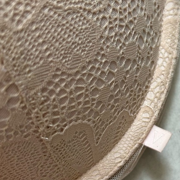 Elegant Lace Underwire Bra - Tan - Picture 2 of 10